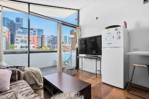 Family Loft, Balcony, City View | Living area - Melb suite zen garden A0 F1 (West Melbourne)