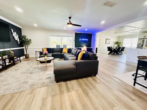 Interior - 4-Bed Private Home w/ Pool – 7 Min to Beach & Golf (St. Petersburg)