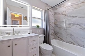 Hair dryer, towels - 4-Bed Private Home w/ Pool – 7 Min to Beach & Golf (St. Petersburg)