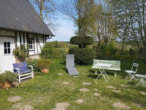 Terrace/patio - 2-bedroom house typical Normandy countryside quiet near forest 105km Paris (Le Mesnil-Jourdain)