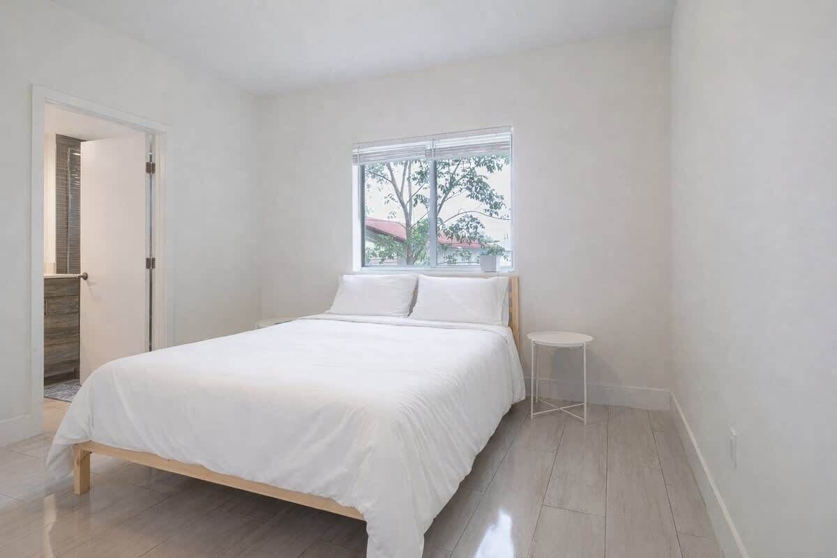 アイロン / アイロン台、旅行用ベビーベッド、WiFi、ベッドシーツ