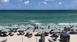 Beach - Modern 3BR Getaway • 4 Beds +Free Parking Included (Hallandale Beach)