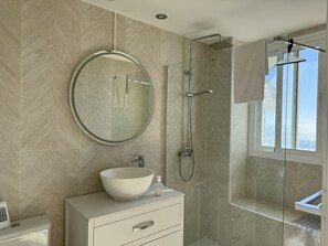 Shower, hair dryer, towels - TORREMUELLE (Benalmádena)
