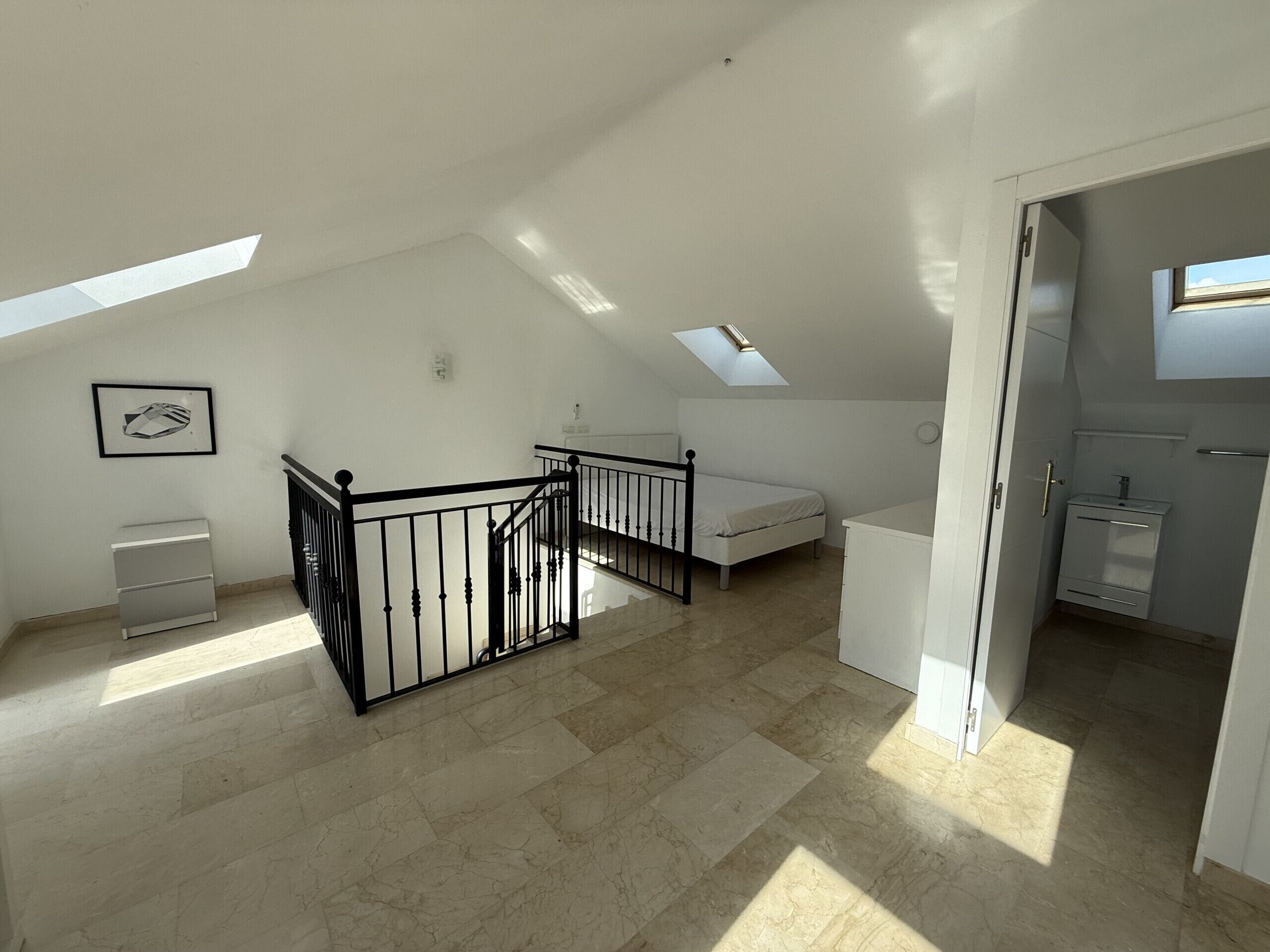 4 bedrooms, free WiFi, bed sheets