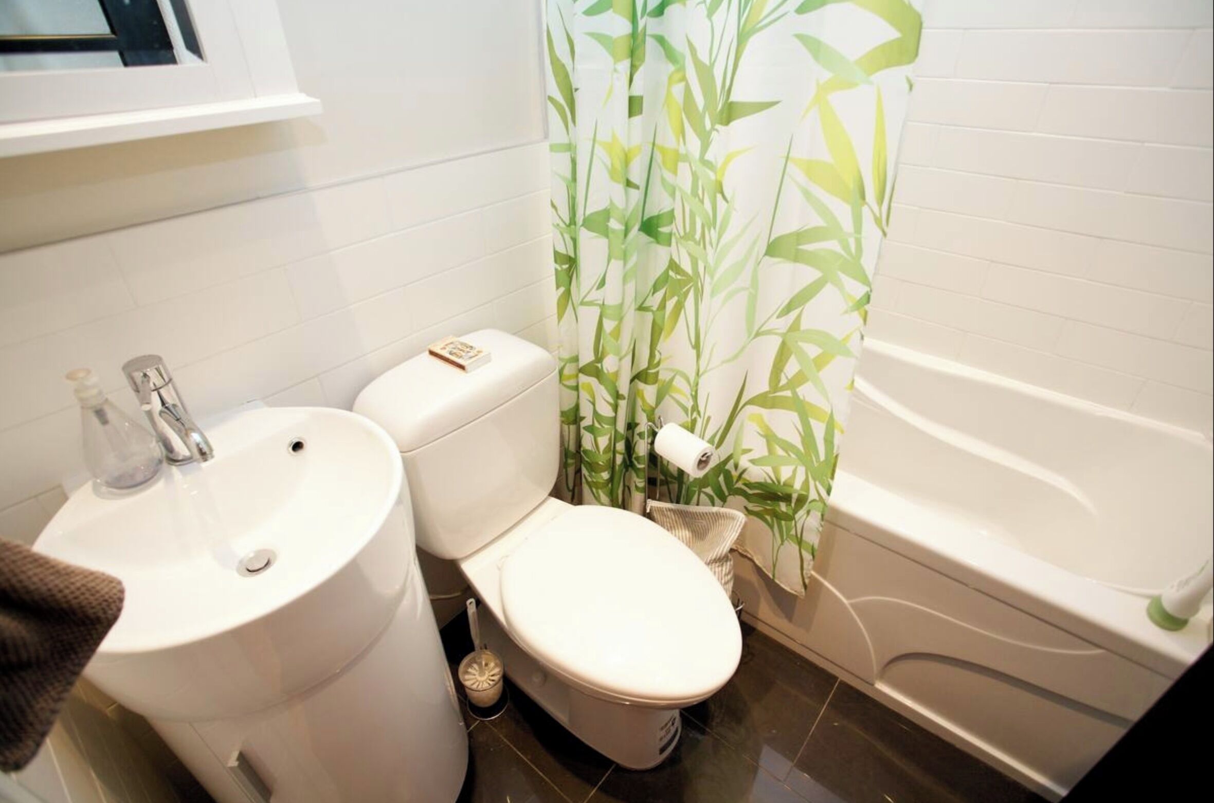 Séchoir à cheveux, serviettes fournies