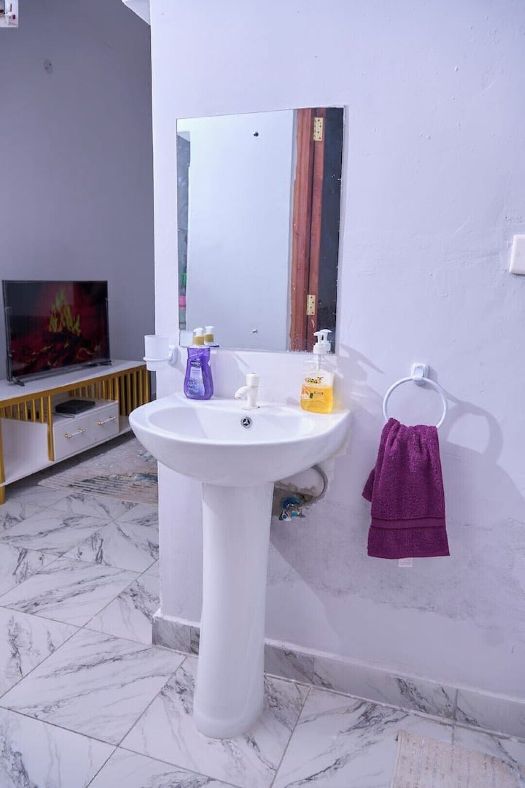 Doccia, asciugacapelli, asciugamani, sapone
