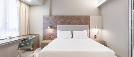 Chambre Luxe, vue ville | Minibar, coffres-forts dans les chambres, bureau