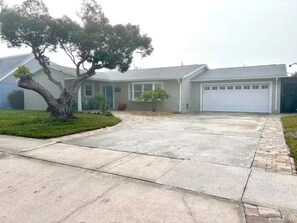 Exterior - Waterfront Escape: Pool, Space & Style (Tampa)