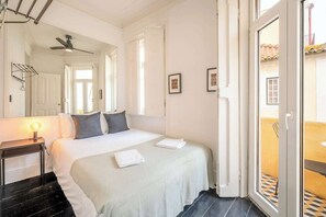 Iron/ironing board, free WiFi - Elegant Apartment w/ Balcony in Bairro Alto (Lisbon)