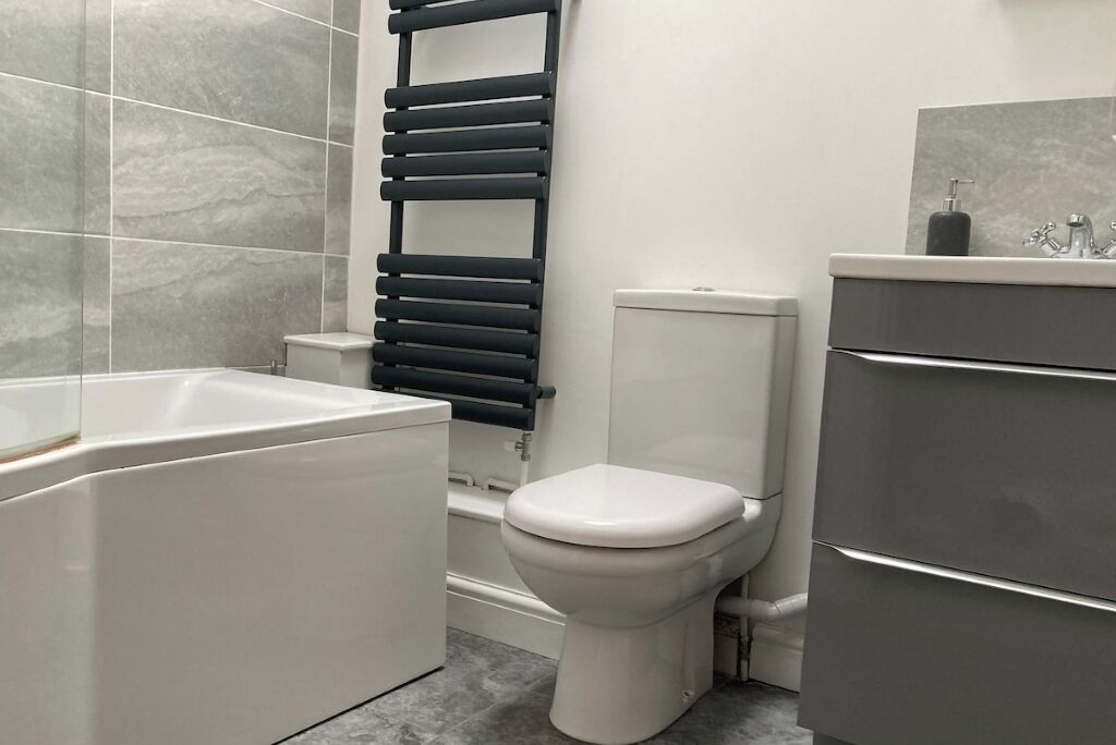 Articles de toilette écologiques, sèche-cheveux, serviettes fournies