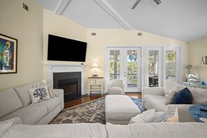 TV, fireplace - Serene Lakeside Retreat, Golf Cart Included, 126 Sea Otter Lane (Fripp Island)