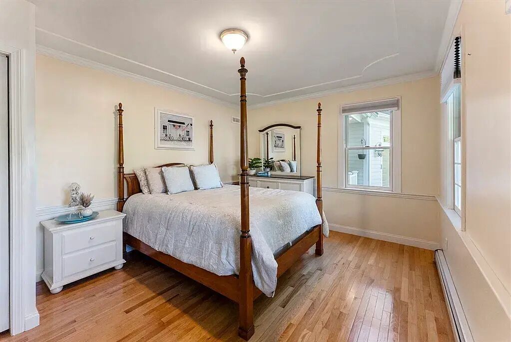 4 bedrooms, desk, iron/ironing board, free WiFi