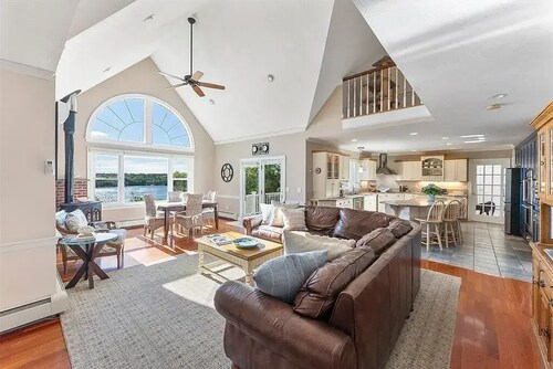 Cape Cod Getaway w/Private Lake, Petting Zoo, Kayaks, Jacuzzi Tub, Gym + more!