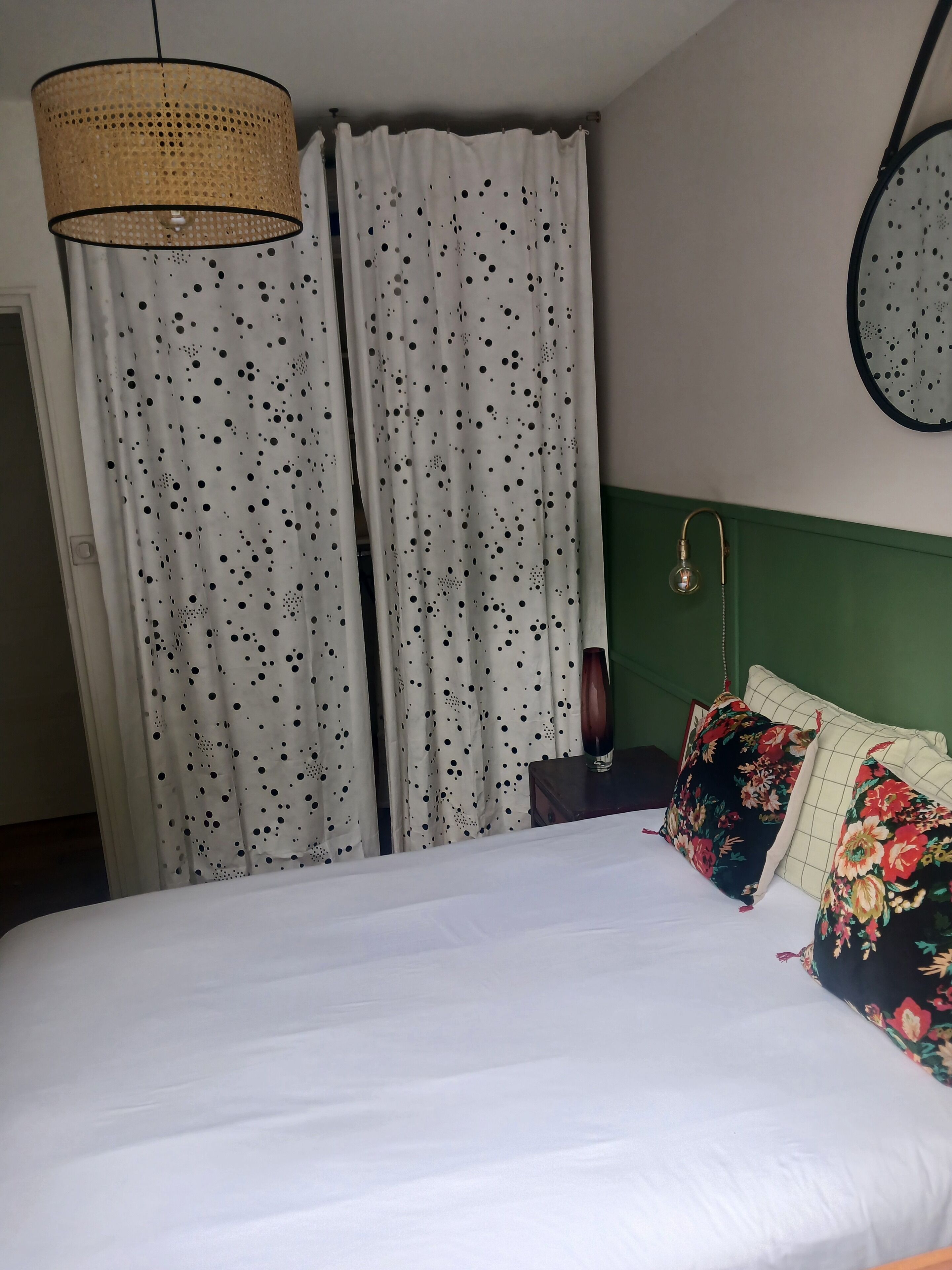 3 chambres, fer et planche à repasser, Wi-Fi, draps fournis