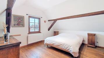 3 bedrooms, WiFi, bed sheets