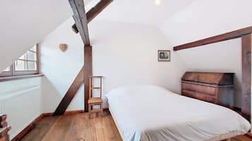 3 bedrooms, WiFi, bed sheets