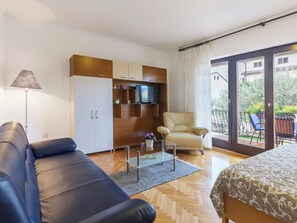 TV - Apartment Beti by Interhome (Umag)