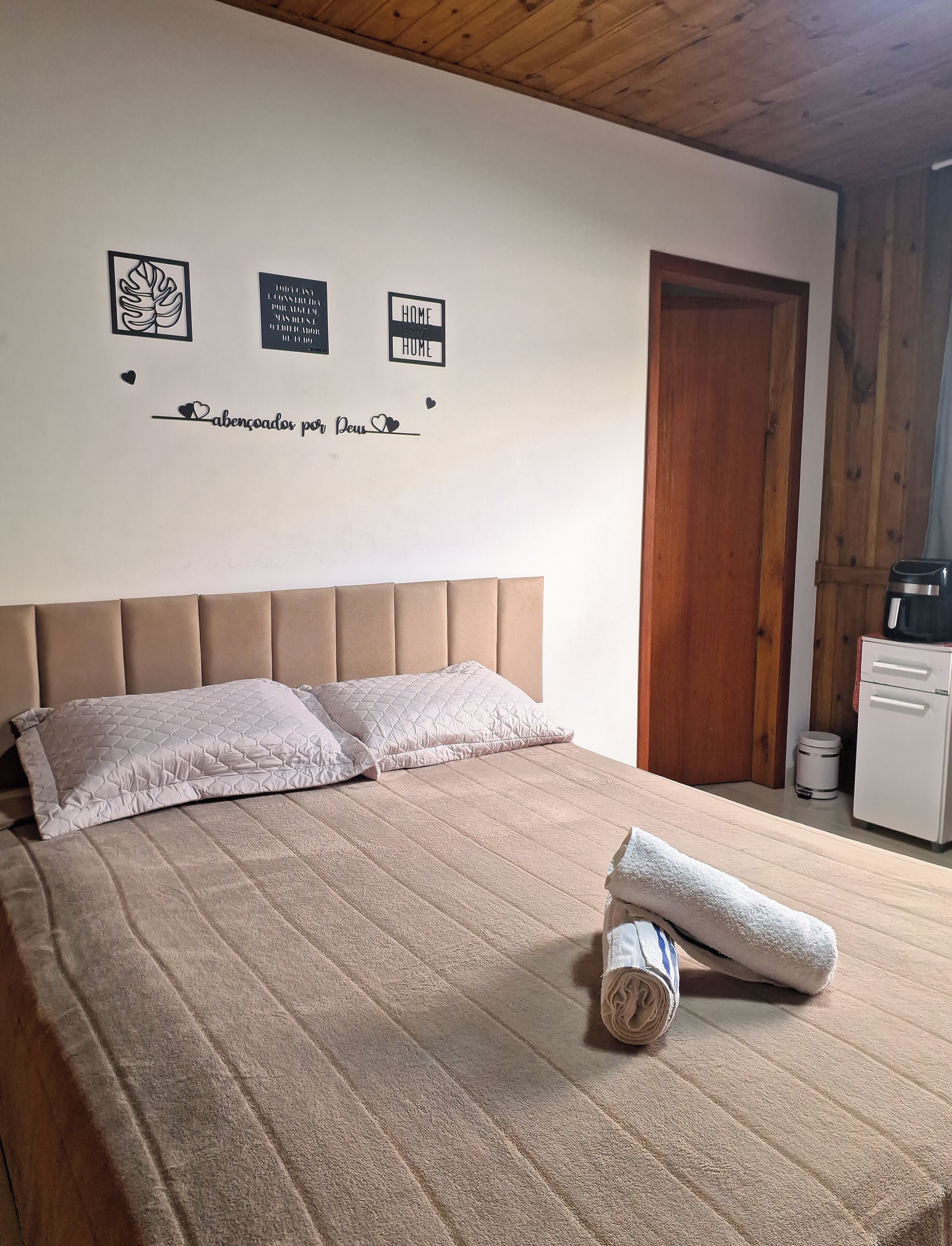 1 quarto, Wi-Fi de cortesia, roupa de cama