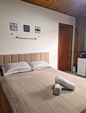 1 quarto, Wi-Fi de cortesia, roupa de cama