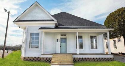Renovated Downtown Home