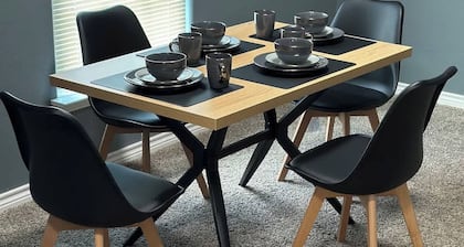 Spacious Apartment Near Downtown & Hospitals