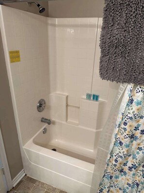 Douche, sèche-cheveux