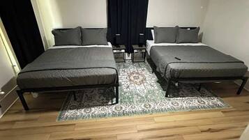 Fer et planche Ă repasser, lit parapluie, Wi-Fi, draps fournis