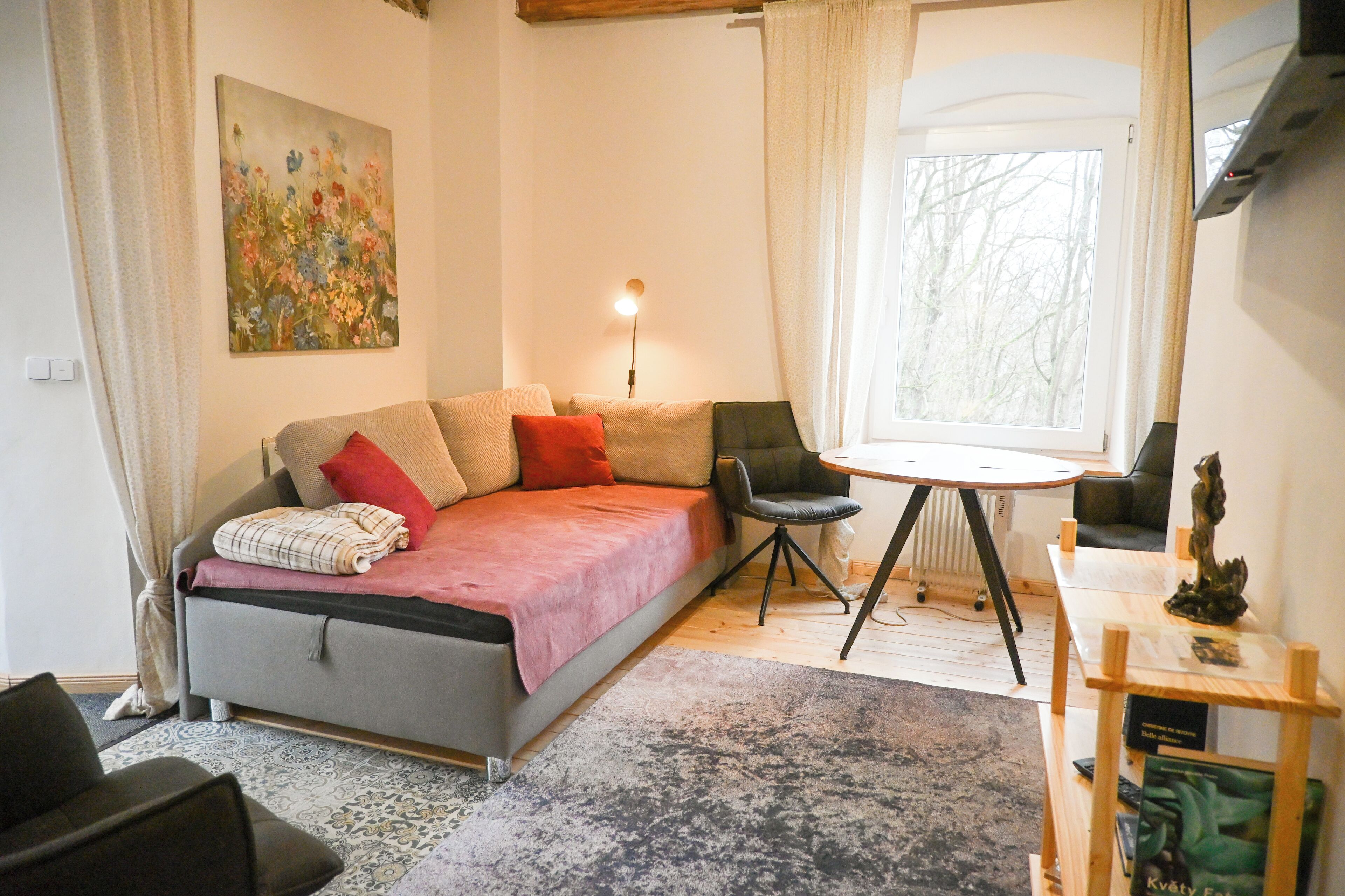 Family Apartment, Kitchenette, Garden View | Living area