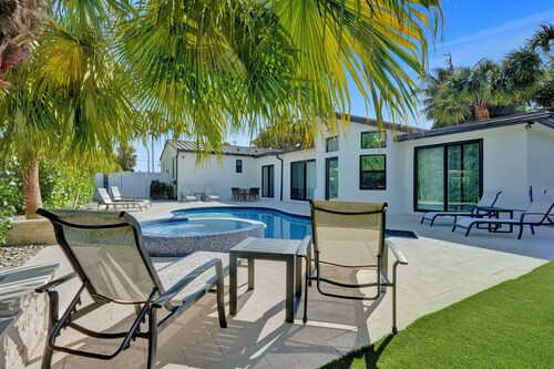 Deerfield Luxury Stay: Heated Pool, Hot Tub & Golf