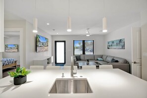 Interior - Deerfield Beach Gem: 2 Blocks From The Beach! (Deerfield Beach)