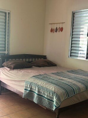 1 habitación, tabla de planchar con plancha y acceso a internet 