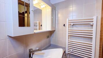 Apartment | Bathroom