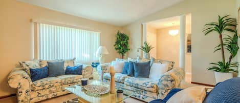 House, 3 Bedrooms | Living area