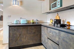 Kühlschrank, Mikrowelle, Geschirrspüler