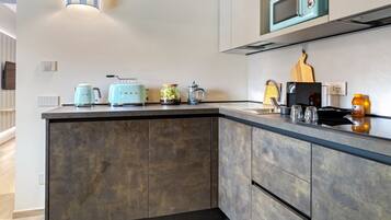 Frigorifero, microonde, lavastoviglie