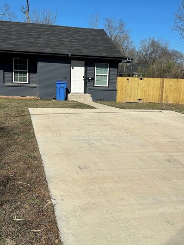 Convenient Apartment Near Hospitals & Downtown