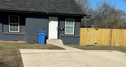 Convenient Apartment Near Hospitals & Downtown