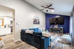 Televisión y oficina 