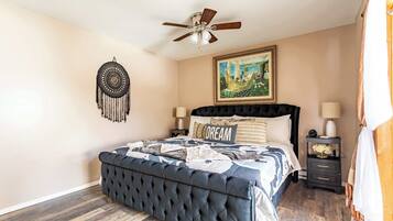 3 bedrooms, desk, WiFi, bed sheets