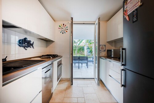 GuestHost - Wonderful villa on two levels, 125 sqm, comfortably hosting 6 people. Modern, carefully designed furniture creates a relaxing, paradisiacal atmosphere. Located just 2 minutes' walk from Palese seafront, near the famous Titolo and Moretti beac