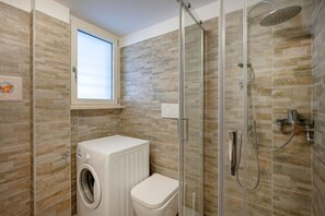 Doccia, bidet, asciugamani