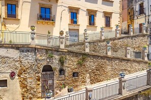 Exterior - Room Castel Perollo - Camera Rosa by Biddizzi Rari - Historic Center in Sciacca (Sciacca)