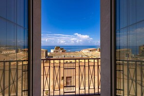 Interior - Room Castel Perollo - Camera Verde by Biddizzi Rari - Historic Center in Sciacca (Sciacca)