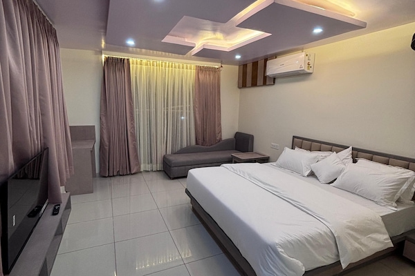 Deluxe Double or Twin Room, City View | Premium bedding, down comforters, memory foam beds, in-room safe