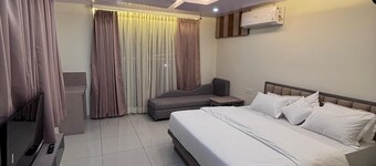 N.R. Hotel