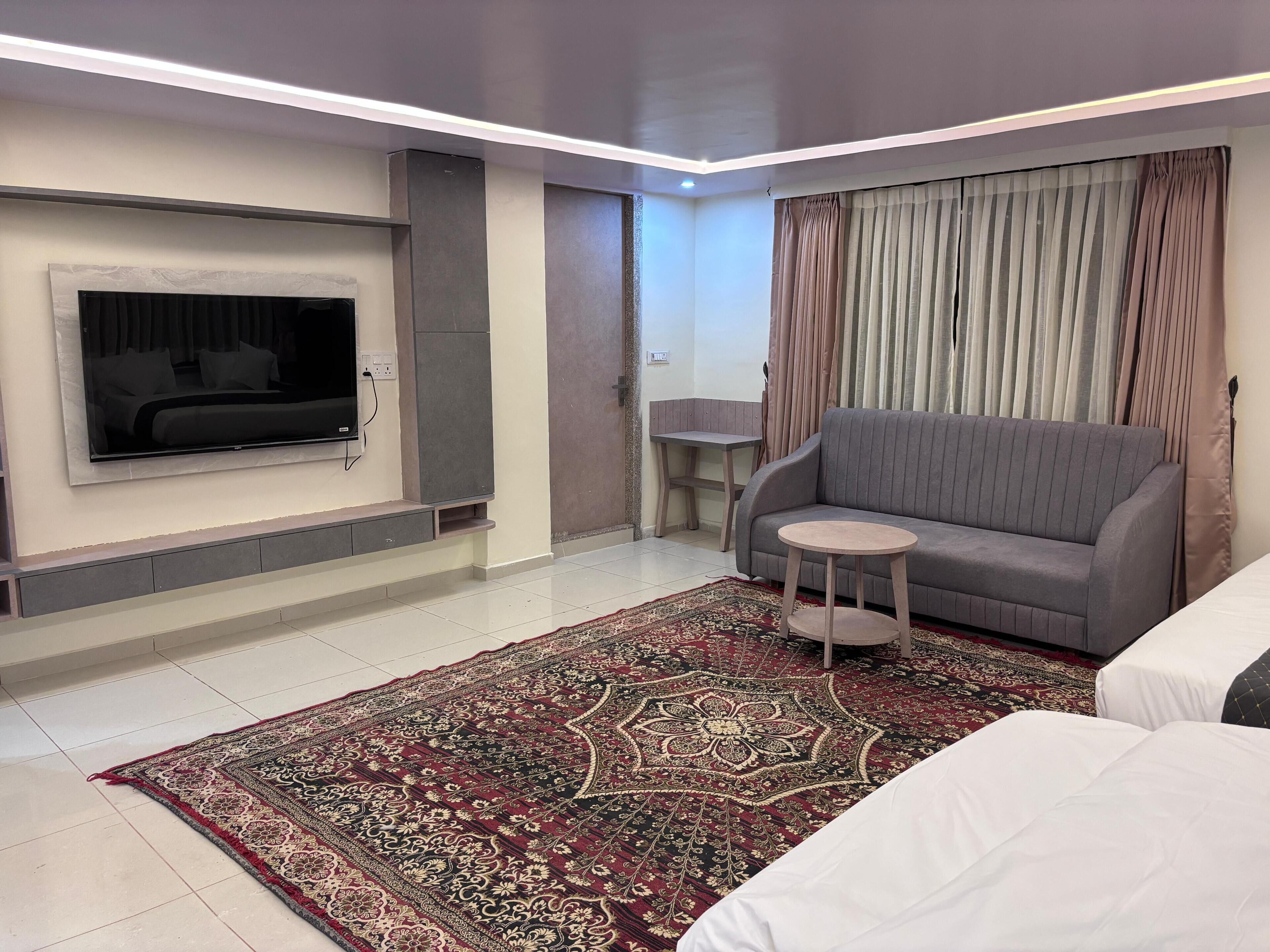 Suíte luxo, vista para a cidade | Área de estar