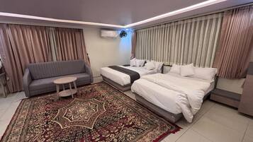 Deluxe Suite, City View | Interior