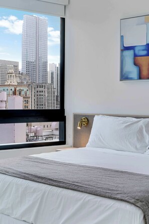 1 bedroom, desk, iron/ironing board, travel cot - Sleek Escape-Resort-Style Stay with Pool & Parking (Miami)