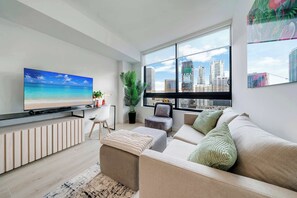 TV, offices - Sleek Escape-Resort-Style Stay with Pool & Parking (Miami)