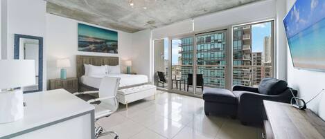 2 室のベッドルーム、デスク、アイロン / アイロン台、旅行用ベビーベッド